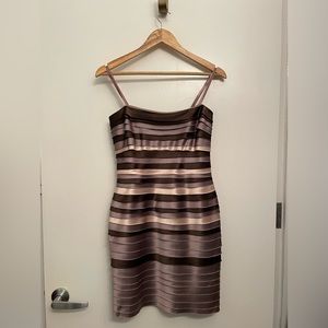 BCBG Party Dress.  Size 4, but has some stretch and will hug your curves ♥️